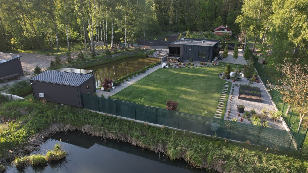 Haus in der umliegenden Landschaft